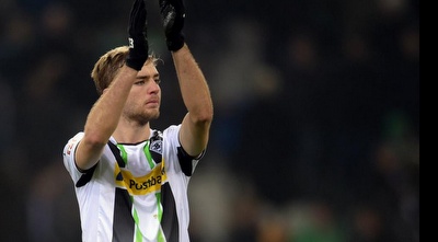 קרמר מודה לקהל לאחר השער