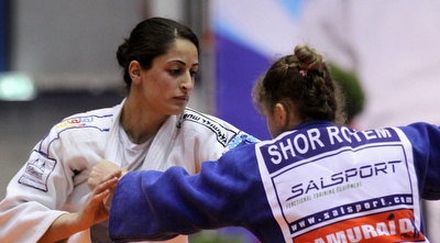 שור מול ג´רבי (רדאד ג´בארה) שור מול ג´רבי (רדאד ג´בארה)