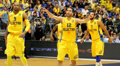 אוחיון מכוון את החברים (משה חרמון)