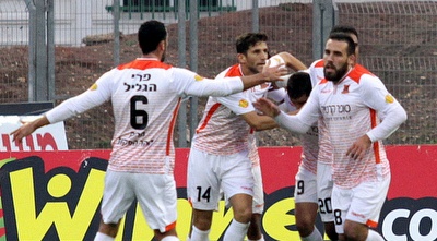 גלבאן חוגג עם החברים (יניב גונן) גלבאן חוגג עם החברים (יניב גונן)