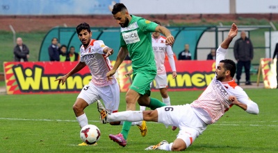 רן יצחק מול הגנת בני יהודה (יניב גונן) רן יצחק מול הגנת בני יהודה (יניב גונן)