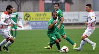 רן יצחק מול אביב חדד (יניב גונן) רן יצחק מול אביב חדד (יניב גונן)