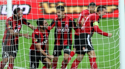 שחקני הפועל חיפה חוגגים (חגי ניזרי)