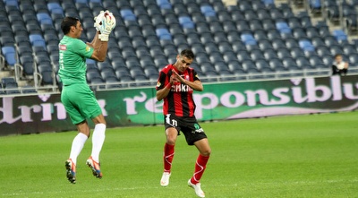 גורש מקדים את לאלה לכדור (חגי ניזרי)