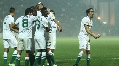 שחקני חיפה חוגגים (עמית מצפה)