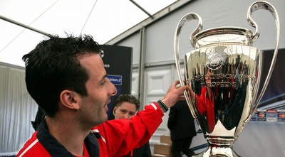 ג´ולי עם הגביע (רויטרס) ג´ולי עם הגביע (רויטרס)