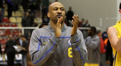 דווין סמית´ מודה לקהל (חגי ניזרי)