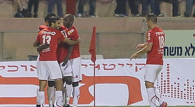 שחקני ב&qout;ש חוגגים (מרטין גוטדאמק)