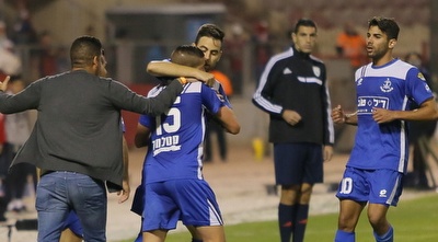 שחקני פ&qout;ת חוגגים (מרטין גוטדאמק)