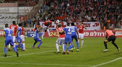 סוארס נוגח (מרטין גוטדאמק)