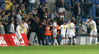 שחקני נתניה שמחים  (חגי ניזרי)