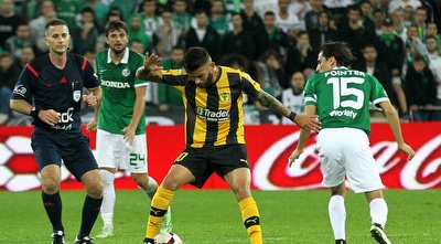 חנן ממן מנסה להשתחרר (רדאד ג´בארה)