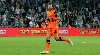 סטויקוביץ´ עולה לכדור הקרן (רדאד ג´בארה)