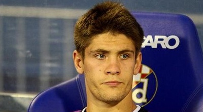 אנדראה קרארמיץ&acute; על הספסל של דינמו. סבל אצל האביר הבוסני