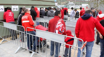 אוהדי הפועל ת&qout;א (חגי ניזרי) אוהדי הפועל ת&qout;א (חגי ניזרי)