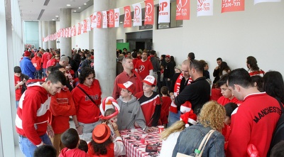 אוהדי הפועל ת&qout;א (חגי ניזרי) אוהדי הפועל ת&qout;א (חגי ניזרי)