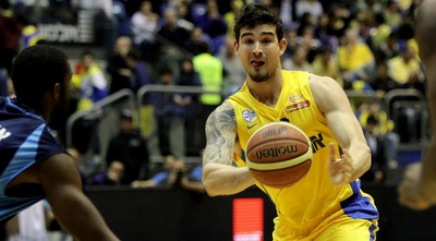 אלכסנדר בבכורה במדים הצהובים (יניב גונן)