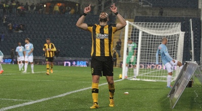 אזולאי חוגג (אורן בן חקון)