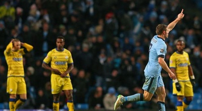 ג´יימס מילנר חוגג את הצמד. הציל את פלגריני