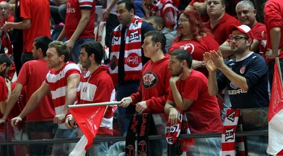 אוהדי הפועל ת&qout;א (חגי ניזרי)