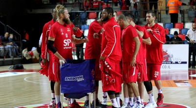 שחקני הפועל לפני המשחק (רדאד ג´בארה)