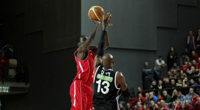 רייט מנסה לחסום (רדאד ג´בארה)