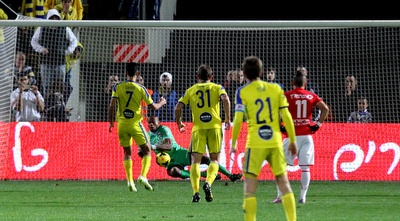 זהבי מחמיץ את הפנדל (רדאד ג´בארה) זהבי מחמיץ את הפנדל (רדאד ג´בארה)