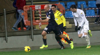 אמיר האדזיץ´ מתקדם עם הכדור (עמית מצפה)