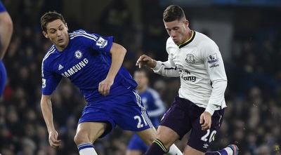 רוס בארקלי מנסה לשמור על הכדור (רויטרס) רוס בארקלי מנסה לשמור על הכדור (רויטרס)