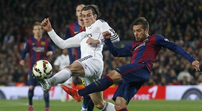 גארת´ בייל מול ג´ורדי אלבה. ספג מקלחת קרה מהאוהד הסורר (רויטרס)