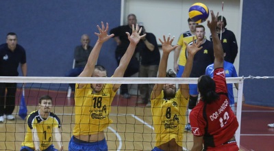 דוס סנטוס מנחית (עמית מצפה)