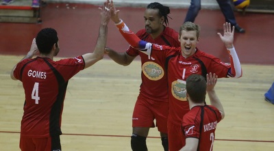 שחקני מטה/אשר עכו חוגגים (עמית מצפה)