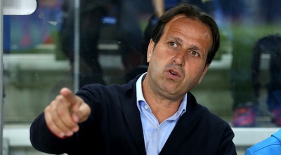 רוני לוי על הספסל (רדאד ג´בארה) רוני לוי על הספסל (רדאד ג´בארה)