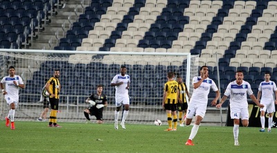 עאבד מסמן לאוהדי בית&qout;ר לשתוק (אורן בן חקון)