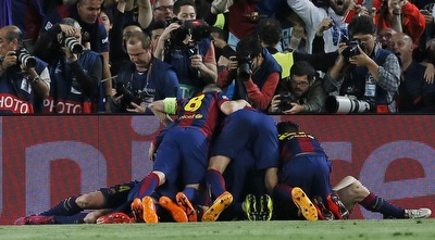 שחקני ברצלונה חוגגים (רויטרס)