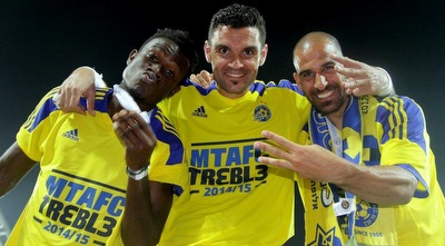 אלברמן, חואן פאבלו ואיגייבור חוגגים טרבל (יניב גונן) אלברמן, חואן פאבלו ואיגייבור חוגגים טרבל (יניב גונן)