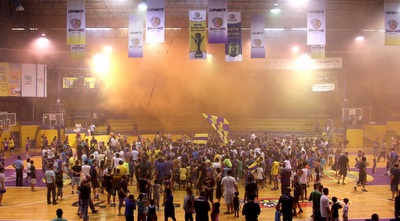 עשן באולם הפחים באימון (רדאד ג&acute;בארה)