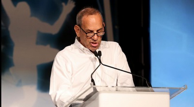 שמואל פרנקל נואם  (רדאד ג&acute;בארה)