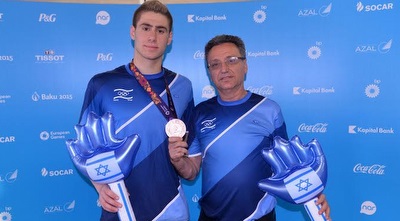 חינאווי ומאמנו מאיר לויה נתנו את הסיפתח בבריכה (הוועד האולימפי בישראל)