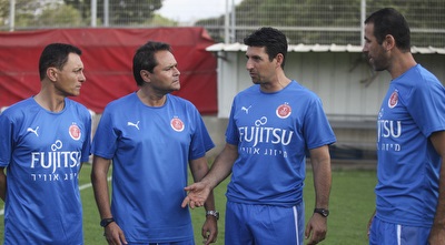 צוות האימון של הפועל ת&qout;א (איתי כהן)