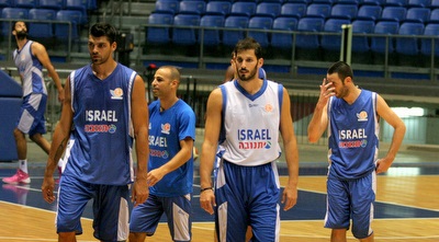 שחקני נבחרת ישראל. יש עוד הרבה עבודה (משה חרמון) שחקני נבחרת ישראל. יש עוד הרבה עבודה (משה חרמון)