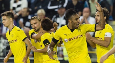 פייר אובמיאנג חוגג עם חבריו. צמד מבריק לחלוץ 