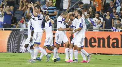 שחקני ישראל חוגגים עם ביטון. שידרוג רציני (איתי כהן) שחקני ישראל חוגגים עם ביטון. שידרוג רציני (איתי כהן)