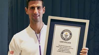 ג&acute;וקוביץ&acute; עם התעודה שלו מספר השיאים של גינס