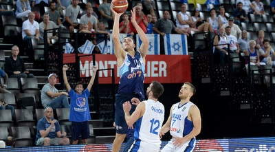 אלמדין קיקאנוביץ´ כופה הארכה (FIBA)