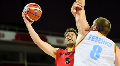 סם ואן רוסום גובר על פסנקו (FIBA)