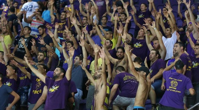 הקהל של חולון. פתחו את העונה בניצחון (רדאד ג&acute;בארה)