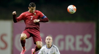 כריסטיאנו רונאלדו עולה לנגיחה (רויטרס)