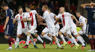 נבחרת פולין חוגגת (רויטרס)