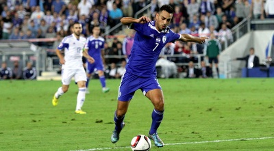 ערן זהבי מנסה לבעוט. ההבדלים בין מכבי ת&qout;א לנבחרת (יניב גונן) ערן זהבי מנסה לבעוט. ההבדלים בין מכבי ת&qout;א לנבחרת (יניב גונן)